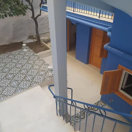Ξενοδοχείο με διαμερίσματα The Blue House *